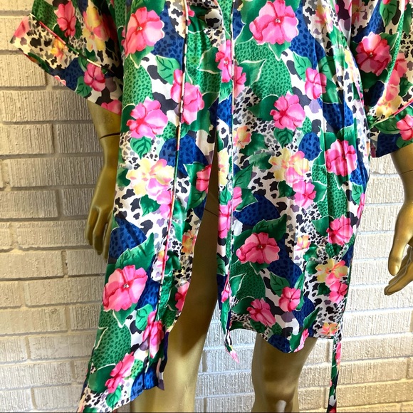 EUC VICTORIAS SECRET SILK FLORAL PRINT ROBE O/S - Picture 7 of 8